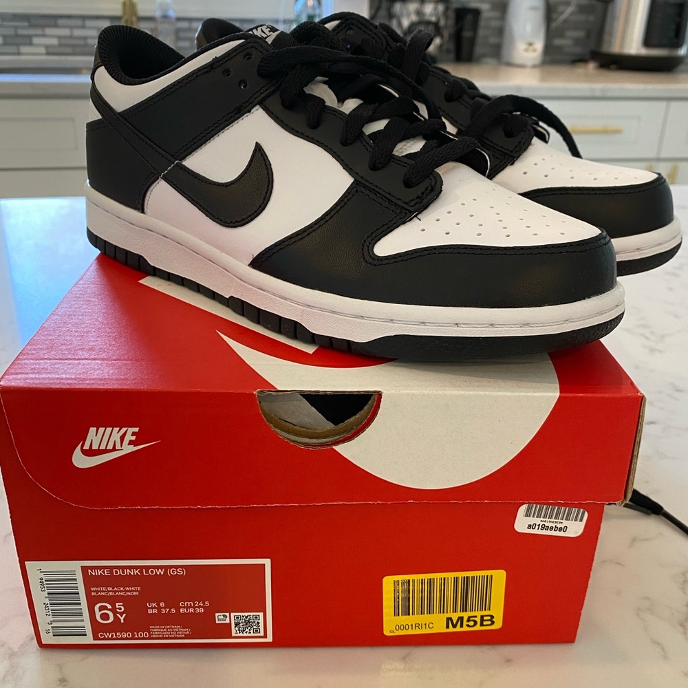Nike Dunk Low - Size 6.5Y (8 WMNS)